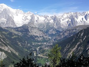 Chute de séracs, opérations de recherches en cours... le point sur l'avalanche au Mont-Blanc qui a fait au moins un mort et quatre blessés