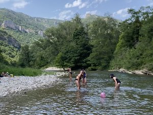 Activité touristique, épisode caniculaire... les cours d'eaux sont-ils en souffrance dans le Sud-Aveyron ?