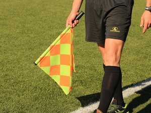 Ivres, deux hommes sont interpellés après avoir volé un panneau : ils devaient... arbitrer un match de Ligue des Champions