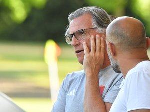 Football : Rodez, le mercato dans l'oeil de l'entraîneur Didier Santini, qui accueille deux nouvelles recrues