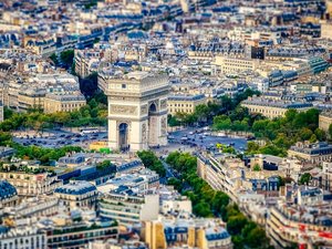 JO de Paris 2024 : Emmanuel Macron annonce une grande parade olympique sur les Champs-Élysées le 14 septembre