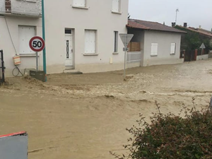 VIDÉOS. Météo : un déluge s'abat sur Midi-Pyrénées, les images de Toulouse et sa région les pieds dans l'eau... de pluie