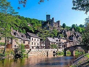 Les trucs à voir et à faire en Aveyron durant l'été : Belcastel, son restaurant étoilé, son château...