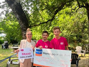 Deux jeunes récoltent des fonds contre le cancer lors d'un road trip cycliste en Aveyron