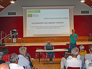 En Aveyron, on fête l'abandon d'un projet de champ d'éoliennes entre un quiz et un gueuleton