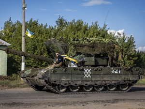 Dix jours après son attaque dans la région de Koursk, l'Ukraine envoie de l'aide humanitaire pour les civils russes