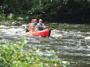 Votre été en Aveyron : une virée en canoë-kayak au fil de la vallée du Lot