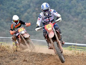 Moto : l'enduro n'est pas en pôle des licences mais séduit les amateurs et les foules