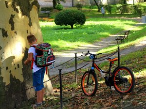 Rentrée scolaire 2024 : cours d'empathie, stage de seconde, contrôle continu... Ce qui change en primaire, au collège et au lycée