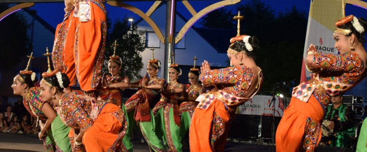 La halle du centre de Baraqueville aux couleurs de l’été indien