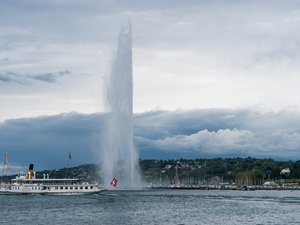 Vêtements mais aussi mégots et emballages... le lac Léman est submergé par la pollution microplastique