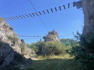 Votre été en Aveyron : une balade de branches en rochers à La Couvertoirade