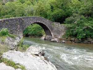 Histoire de l'Aveyron : ce pont à arche unique a franchi bien des siècles