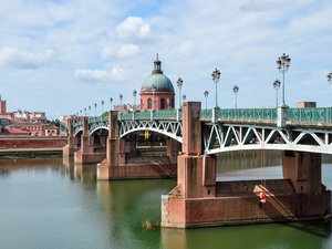 À la suite d'une rixe, un homme abattu par balles à la sortie d'une discothèque à Toulouse, les suspects en fuite