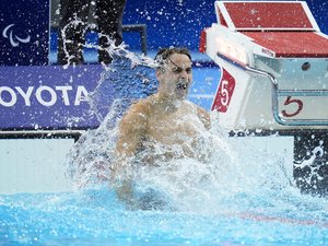 VIDÉO. Jeux paralympiques de Paris 2024 : le nageur Ugo Didier ramène la première médaille d'or à la France, revivez sa folle remontada