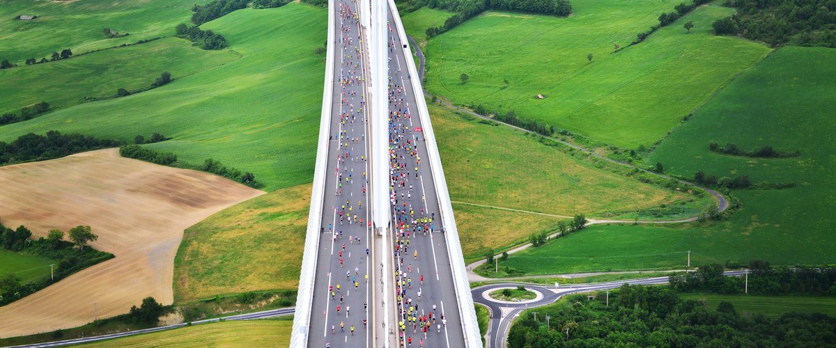 Il y a 20 ans, le viaduc de Millau, alors superstar et fierté nationale, faisait rêver les Français