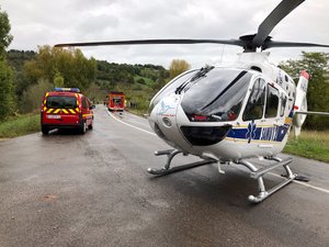 Aveyron : un automobiliste de 18 ans héliporté en urgence absolue après un choc frontal