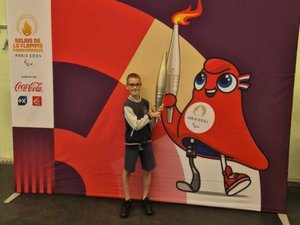 Jeux paralympiques de Paris 2024 : soigné d'une tumeur au cerveau, ce jeune aveyronnais de 11 ans a porté la flamme dans les rues de Lorient