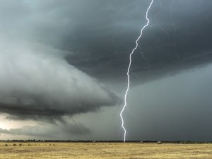 CARTE. Météo : Orages et pluie, la totalité de l'Est du pays et le Sud-Ouest passent en vigilance jaune, voici les 52 départements concernés