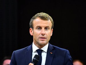 Nouveau Premier ministre : Bertrand, Cazeneuve, Beaudet... le chef du gouvernement toujours pas choisi, Emmanuel Macron poursuit son 