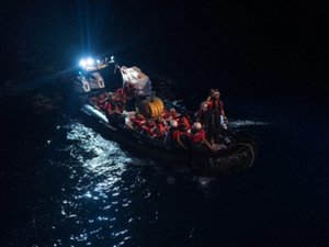 Au lendemain du drame dans la Manche, 21 migrants disparus en Méditerranée après le naufrage d'un bateau