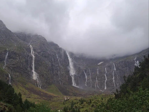 MÉTÉO. Routes coupées, inondations, grotte de Lourdes sous les eaux, les images des pluies diluviennes sur les Pyrénées