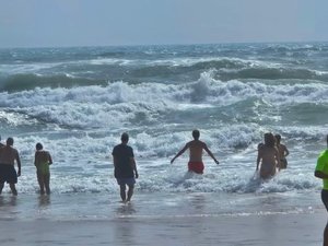 Occitanie : ils se baignent dans la mer malgré une forte houle, un mort et cinq débuts de noyade dans l'Hérault