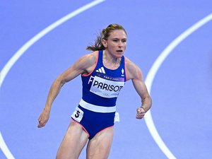 JO de Paris 2024 : la sprinteuse Hélène Parisot offre ses chaussures de course au club d'athlétisme de Saint-Affrique