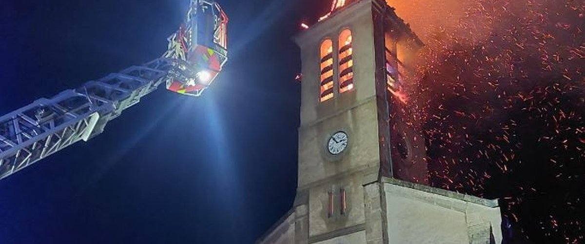 L’église de Veyreau frappée par la foudre : une campagne de dons pour aider à la rénovation du clocher