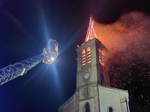 L'église de Veyreau frappée par la foudre : une campagne de dons pour aider à la rénovation du clocher