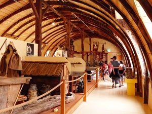 VIDEO. Aveyron : de musées en abbatiale, quand on exécute des pas de danse en quatre étapes sur la route Soulages