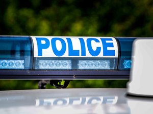 "On aurait pu frôler un drame" : il refuse de se soumettre au contrôle et fonce dans la voiture de police après une folle course-poursuite sur 35 km !