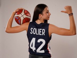 Basket-ball : pour son entrée au pôle France, l'Aveyronnaise Paula Solier rend hommage à Leïla Lacan