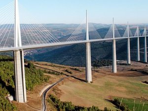 Course du viaduc de Millau ce 22 septembre : horaires, A75 fermée à la circulation, routes barrées, déviations, tout ce qu'il faut savoir