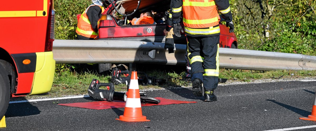 Collision entre deux voitures dans le virage du préfet à Valady, trois blessés