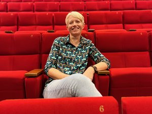 Rodez : Nora Triby, sélectionneuse des meilleures pièces pour le théâtre des 2 Points