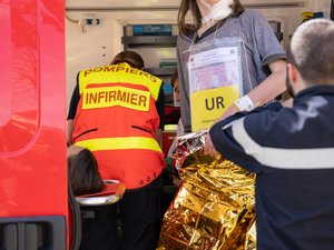 Un poids lourd en face, un mur qui s'écroule : deux jeunes femmes d'une vingtaine d'années meurent en moins de deux jours à 20 km de distance