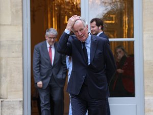 Gouvernement Barnier : 27 députés macronistes signent une tribune pour s'opposer à une hausse d'impôts, le camp présidentiel divisé