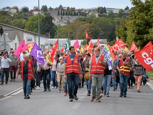 VIDÉO. Aveyron : près d'un millier de manifestants contre le gouvernement de Michel Barnier