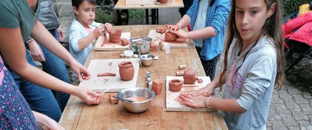 Saint Geniez d'Olt et d'Aubrac. Un atelier poterie sur le thème de l’Antiquité et des Gaulois