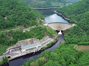 La partie de pêche vire au drame : un homme de 90 ans trouve la mort dans un lac de l'Aveyron