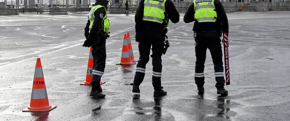 Une saisie exceptionnelle pour les douaniers, le camion frigorifique transportait plus de 150 kilos de cocaïne dans une cavité dissimulée