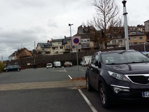 Rayures à la clé, rétroviseurs cassés... Des voitures vandalisées en ville le soir de Rodez-Grenoble