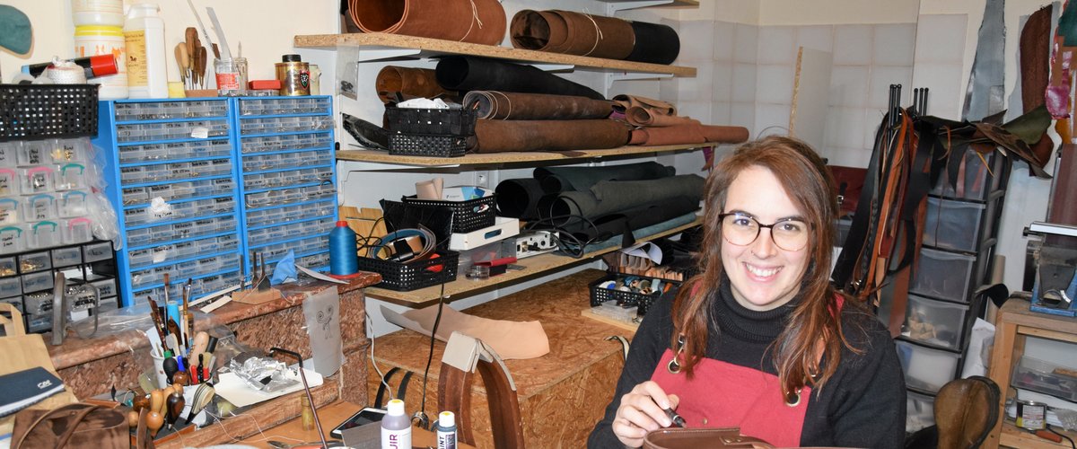 Marché des pays de l'Aveyron : J’ai franchi le pas pour donner un coup de fouet à ma production, Camille Cortesi, passionnée par la sellerie et la maroquinerie