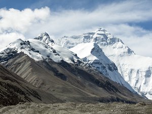 Les restes d'un alpiniste disparu il y a cent ans retrouvés dans l'Himalaya : l'Everest vaincu en 1953 aurait-il été gravi pour la première fois en 1924 ?