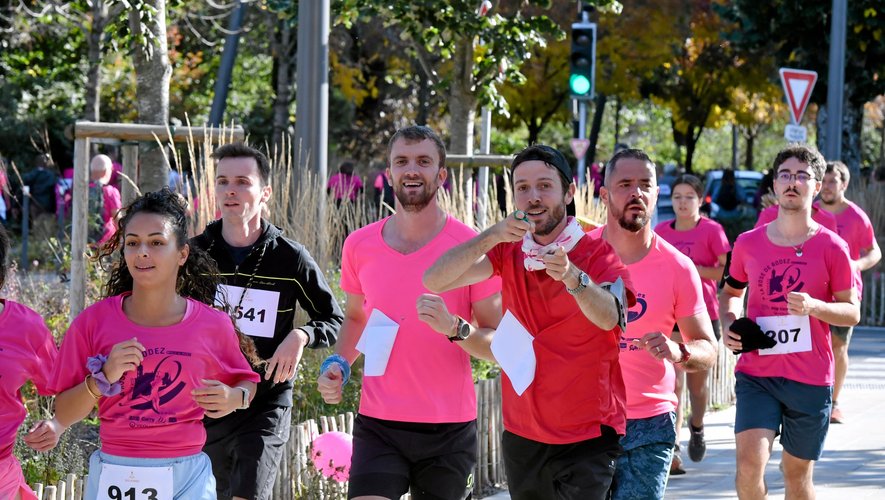 Rodez: Nearly 2,000 roses run against breast cancer