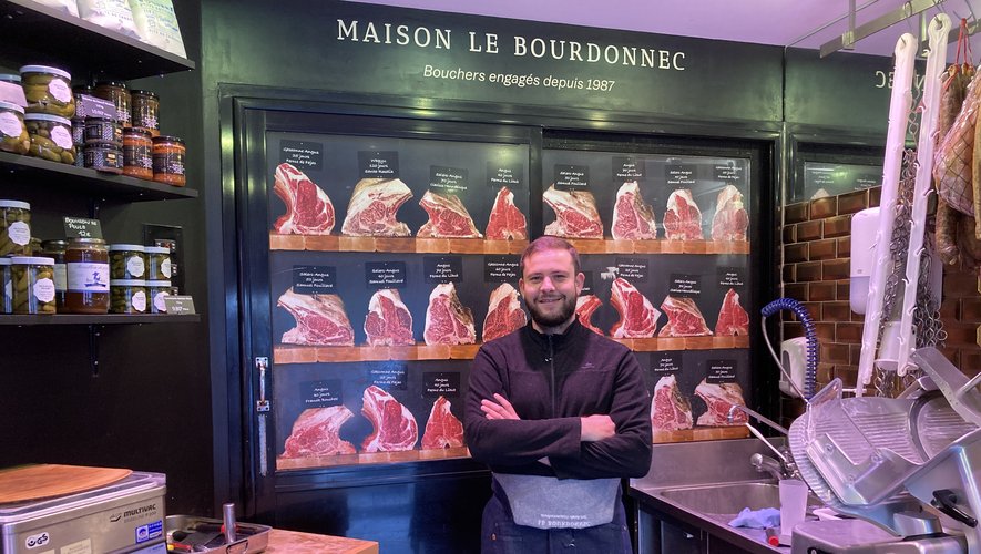 Martin Bouissou, gérant de "la plus petite boucherie de Paris" qui accueille fidèles clients, touristes et célébrités