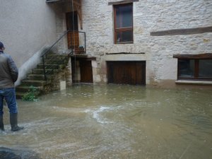 Une soirée de déluge, 100 mm de pluie, pourquoi les inondations sont venues par-dessous dans ce village de l'Aveyron ?