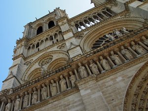 Notre-Dame de Paris : pourquoi cette ministre veut-elle rendre l'entrée payante ?