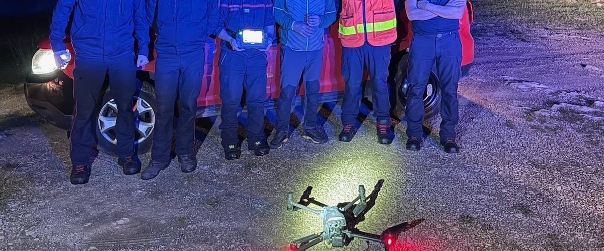 Il se perd en forêt pendant sa cueillette aux champignons, le drone des pompiers le localise en pleine nuit grâce au feu allumé pour se réchauffer